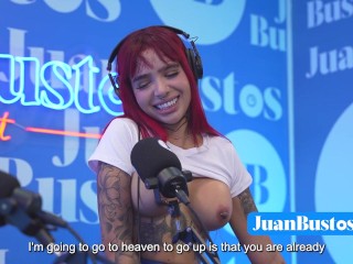 Diavlolilith pelirroja tatuada se besa con su amiga mientras su vagina vibra – Juan Bustos Podcast